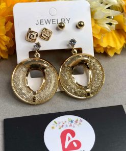 Golden earrings set