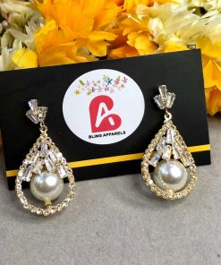 White casual earrings