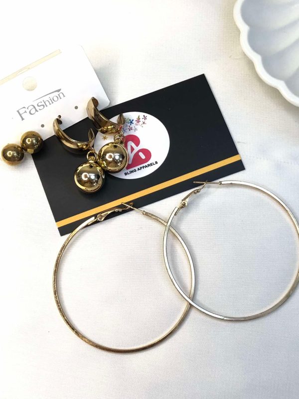 Golden earrings set