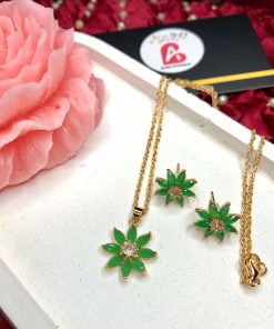 Flower pendant set green