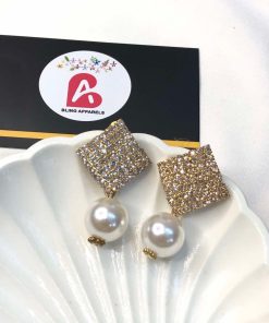 Golden casual earrings