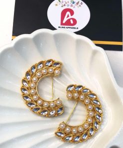 Cresent earrings white