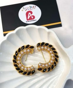 Cresent earrings black