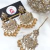 Kundan earrings and bindya champagne