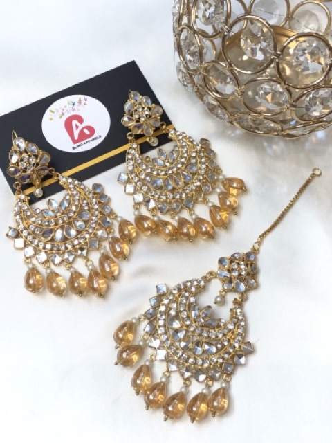 Kundan earrings and bindya champagne