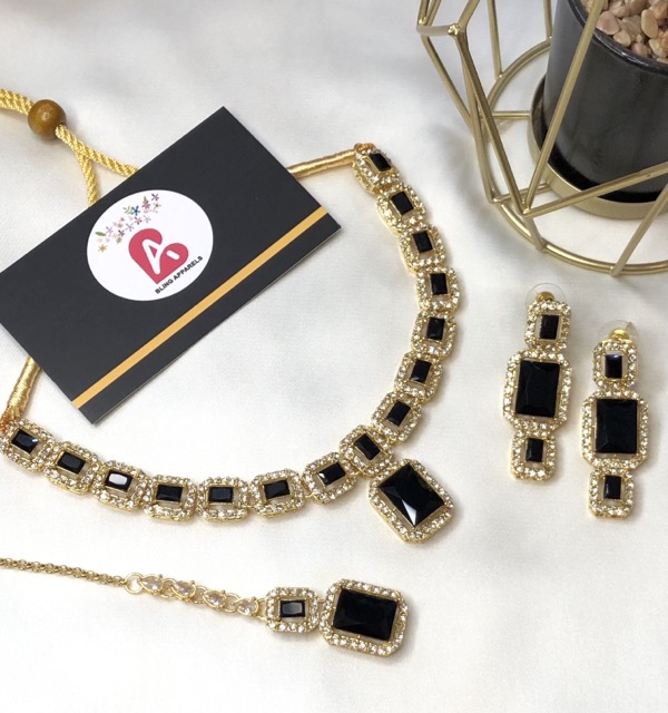 Zircone set golden and black