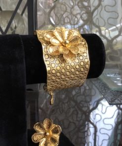 Golden cuff with ring