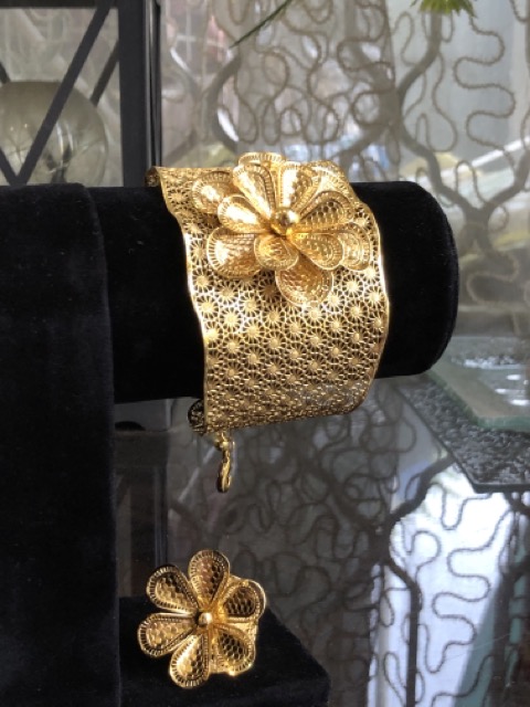 Golden cuff with ring