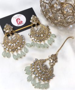 Kundan earrings and bindya mint