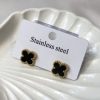 Clover studs black