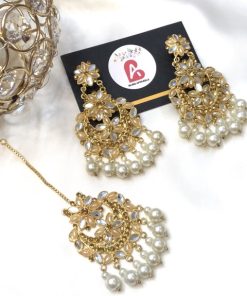 Kundan earrings and bindya pearl