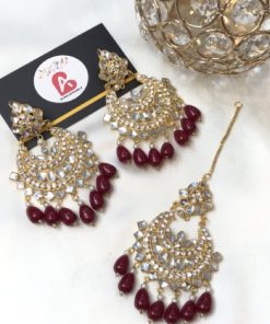 Kundan earrings and bindya mehroon