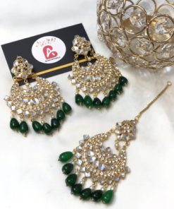 Kundan earrings and bindya green