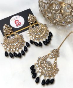 Kundan earrings and bindya black