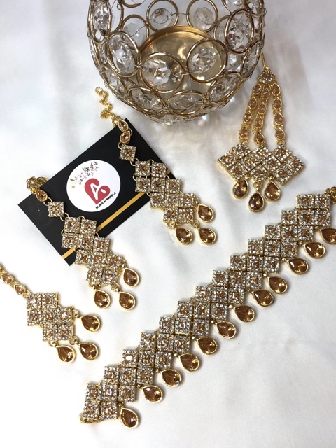 Embellished set champagne