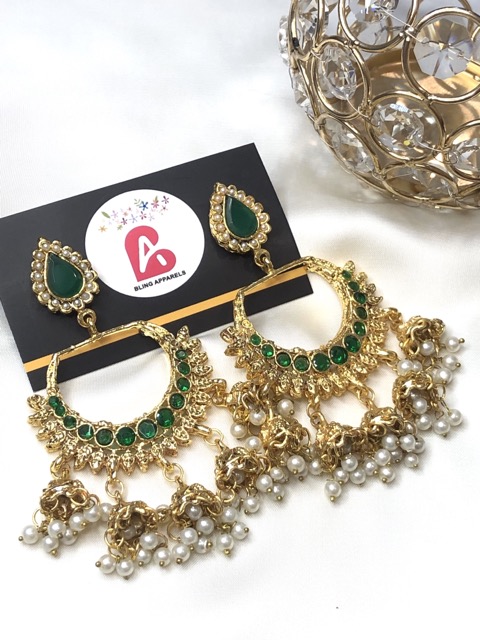 Trendy earrings green