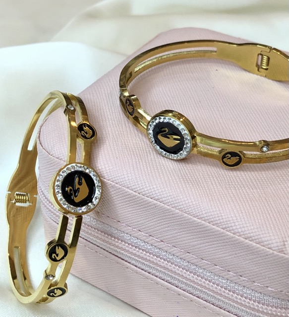 Stainless steel swan bracelet