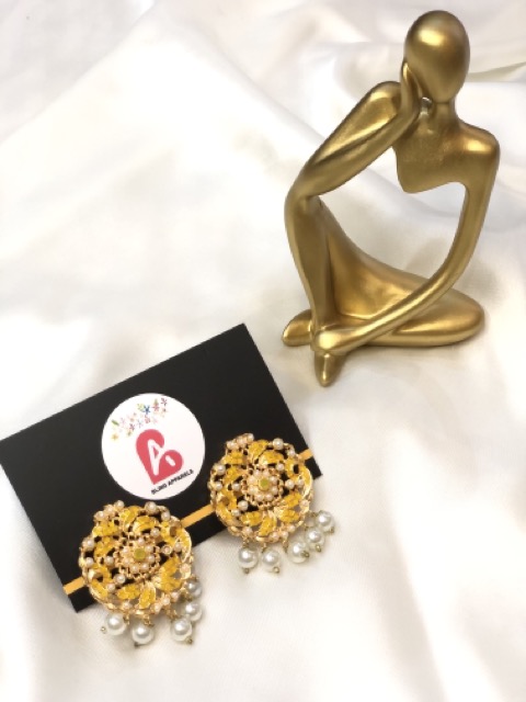Nauratan studs yellow