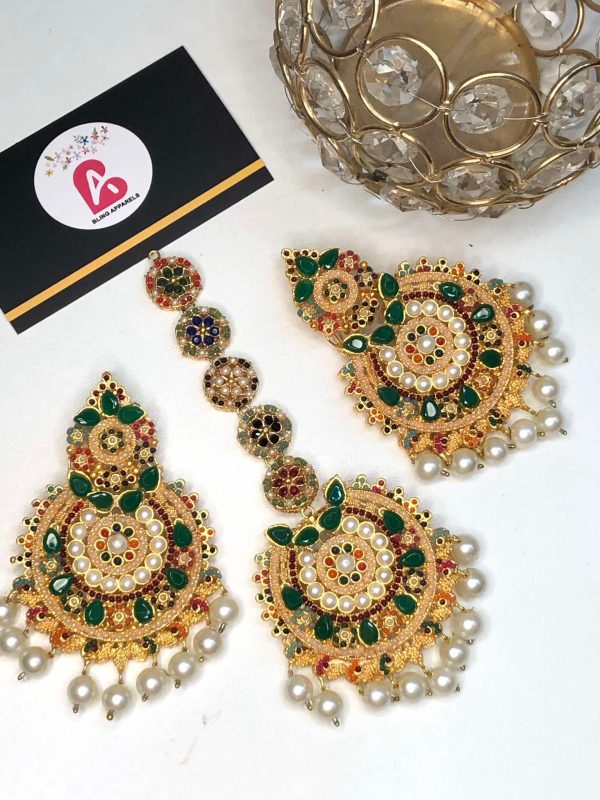 Green nauratan earrings and bindya