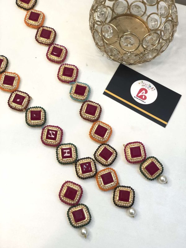 Royal stone mala with earrings maroon