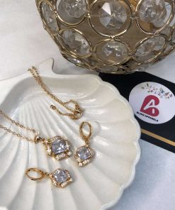 Golden pendant set