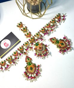 Nauratan mathapatti with earrings green