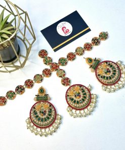 Nauratan mathapatti with earrings green