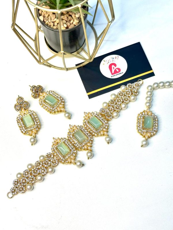 Embellished set mint