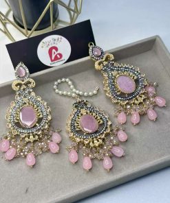 earrings and bindya pink