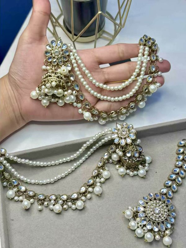 jhumkas with saharay and bindya pearl